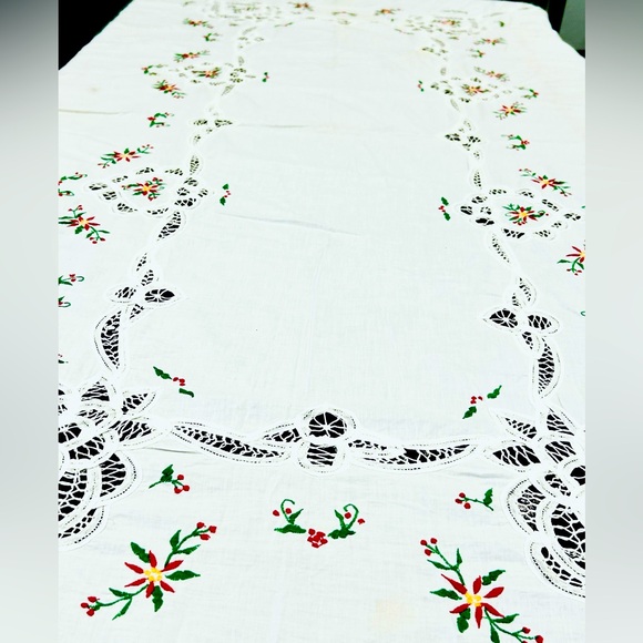 Heirloom Vintage Christmas Battenberg Lace embroidered tablecloth rectangle - Picture 7 of 12